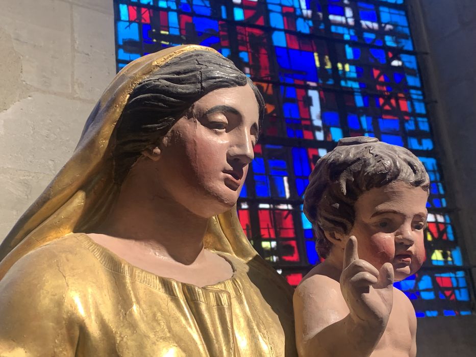 statue : Vierge à l'Enfant, vue partielle