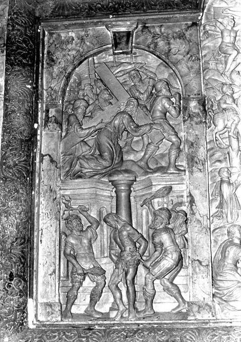 retable du maître-autel, bas-reliefs : Portement de croix (le), la Flagellation