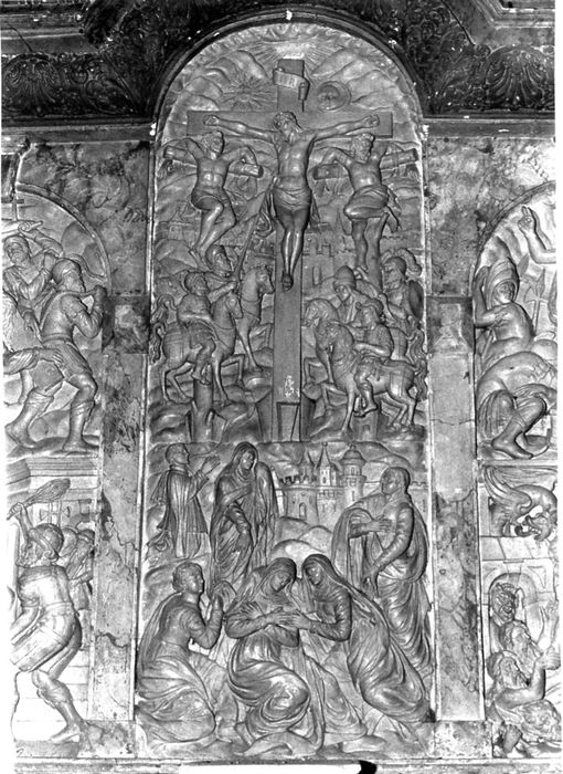 retable du maître-autel, bas-relief : Crucifixion (la)