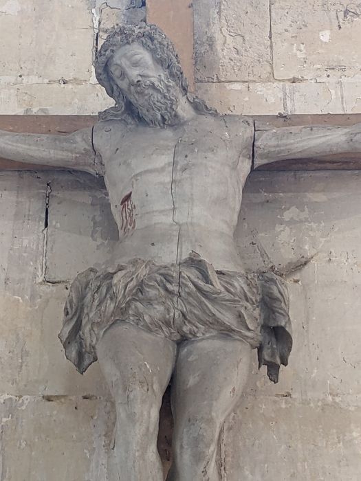 statue : Christ en croix, vue partielle