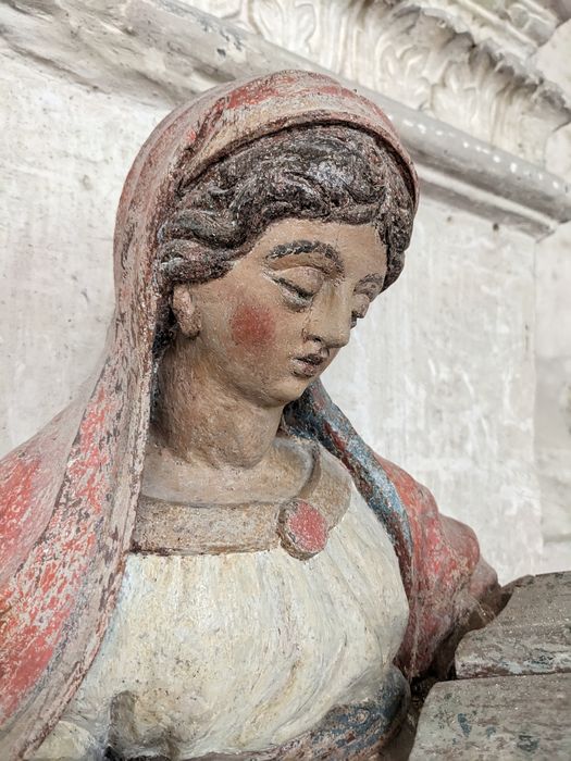 statue : Sainte Geneviève, vue partielle