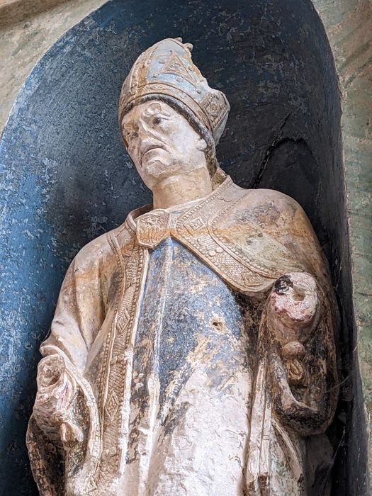 statue : saint Romain, vue partielle