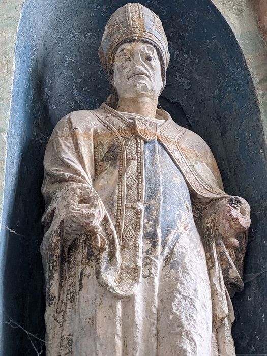 statue : saint Romain, vue partielle