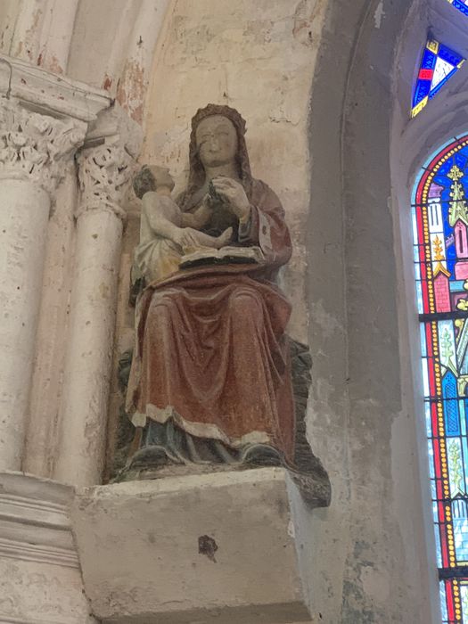 statue : Vierge à l'Enfant assise
