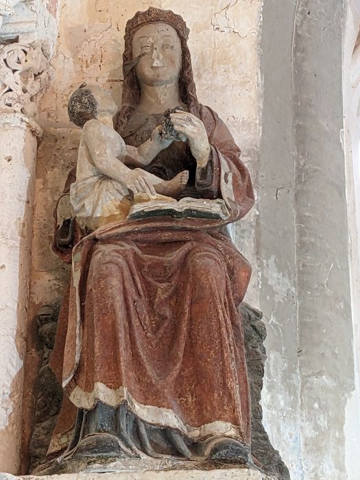 statue : Vierge à l'Enfant assise - © Ministère de la Culture (France), Conservation des antiquités et des objets d’art du Val-d’Oise – Tous droits réservés 