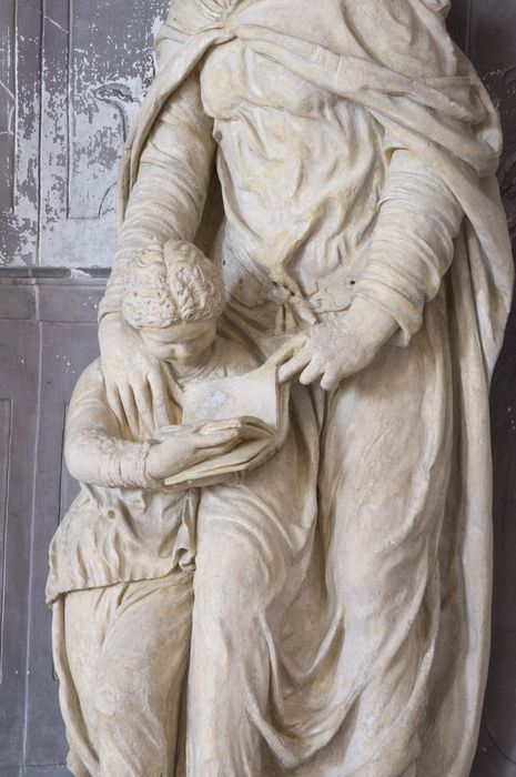 groupe sculpté : sainte Anne et la Vierge enfant, vue partielle