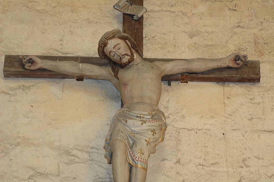 statue : Christ en croix, vue partielle