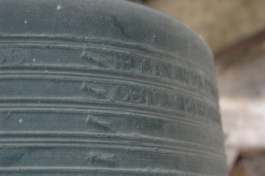 cloche, détail des inscriptions