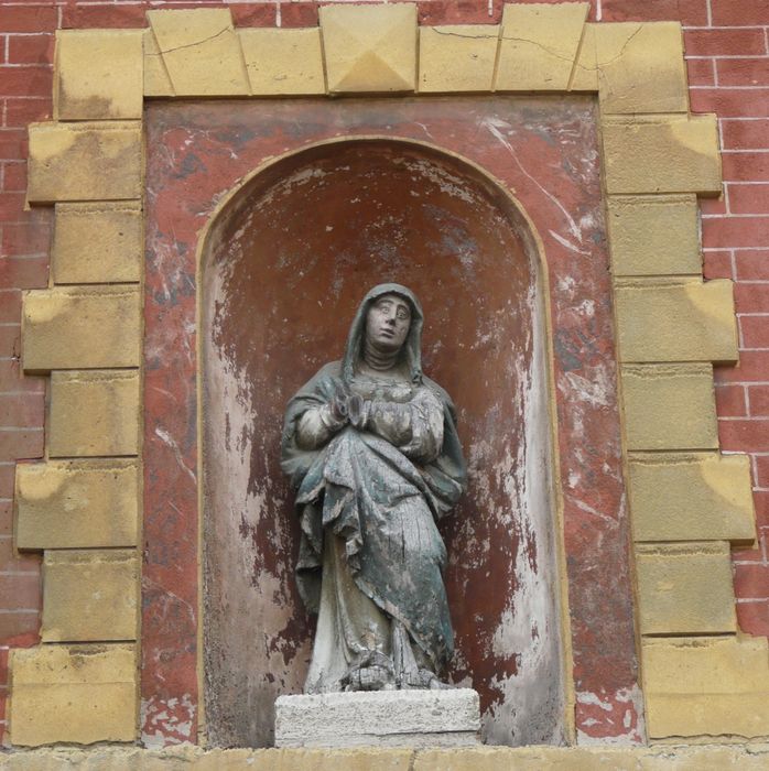 statue : Sainte ou Vierge (?)