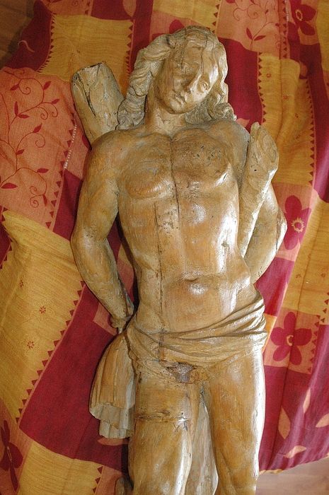 statue : saint Sébastien, vue partielle