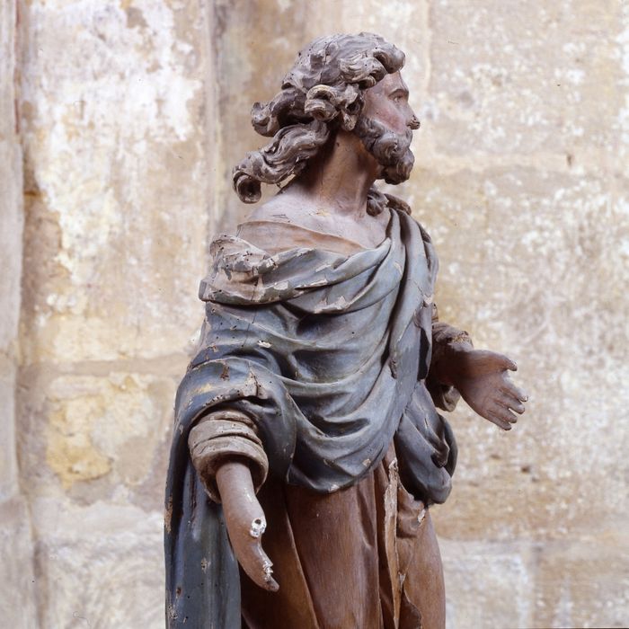 statue : Saint Joseph, profil droit, vue partielle