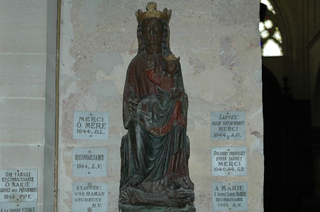 statue : Vierge à l'Enfant