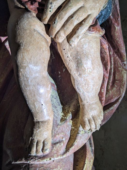 statue : Vierge à l'Enfant dite Notre-Dame-des-Voyageurs, détail