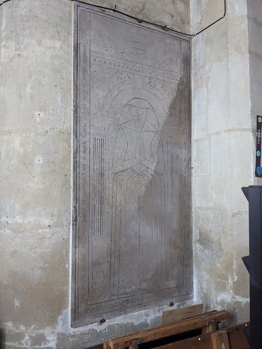 dalle funéraire de damoiselle Jehane Le Dru, veuve de Guillaume Du Bois, écuyer