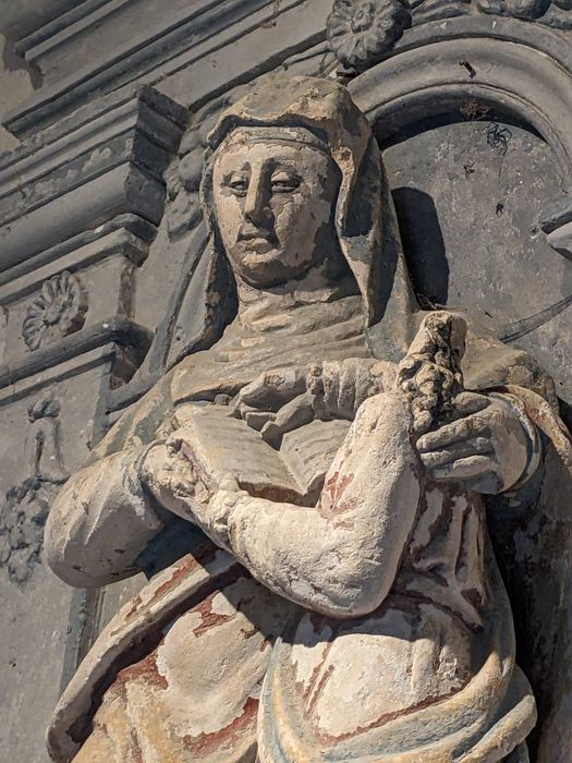 groupe sculpté : Éducation de la Vierge, vue partielle