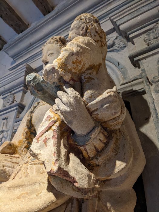 statue : Vierge à l’Enfant, détail