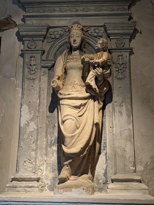 statue : Vierge à l’Enfant