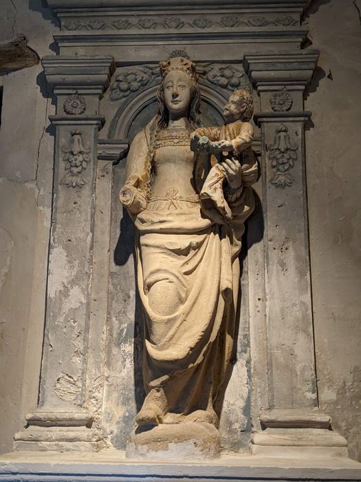 statue : Vierge à l’Enfant