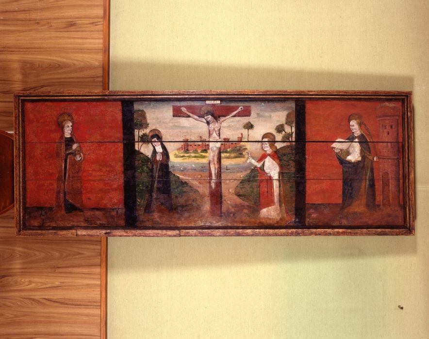 devant d'autel : Calvaire entre sainte Madeleine et sainte Barbe