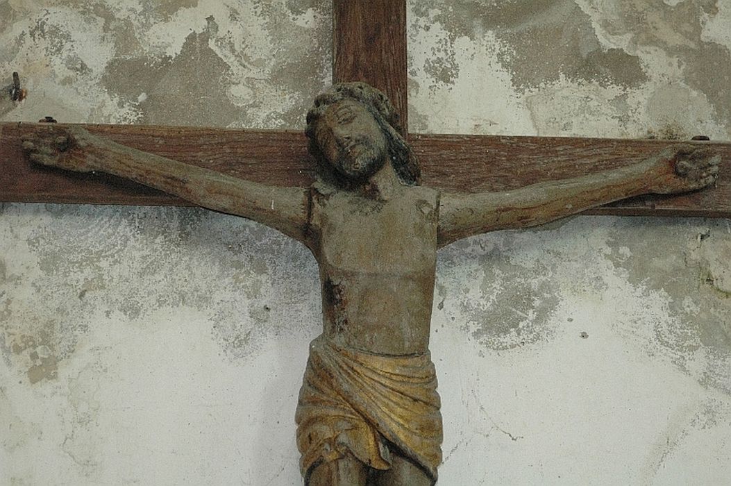statue : Christ en croix, vue partielle