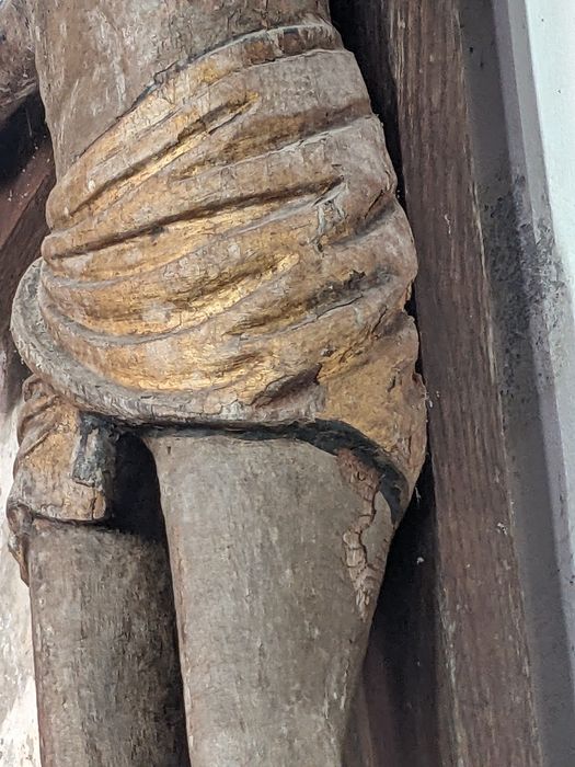 statue : Christ en croix, détail