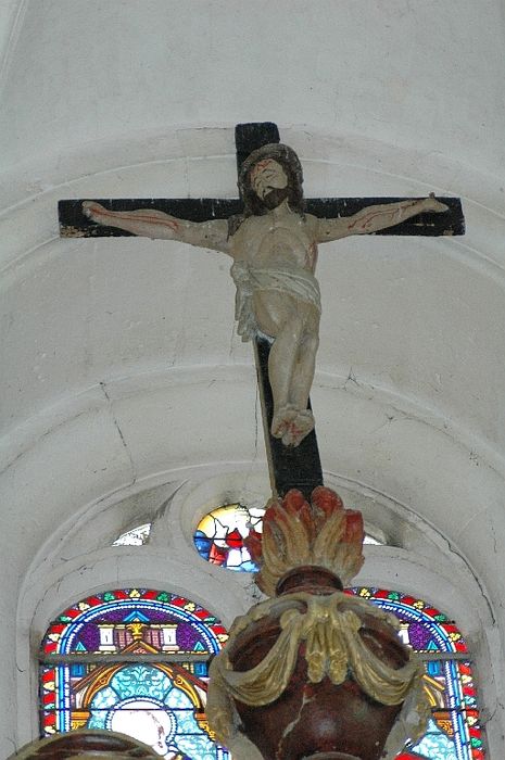 statue du maître-autel : Christ en croix