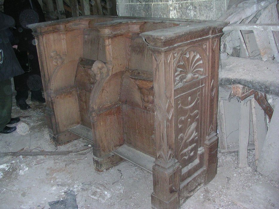 Deux séries de deux stalles