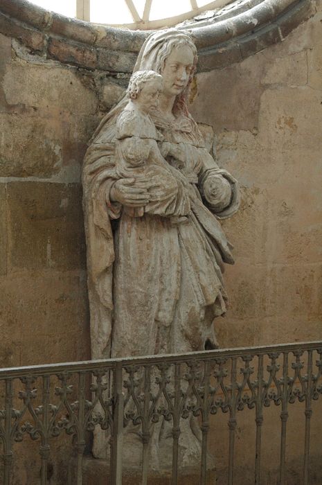 statue : Vierge à l'Enfant