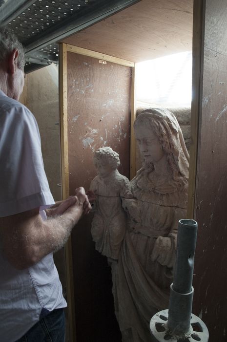 statue : Vierge à l'Enfant, vue partielle