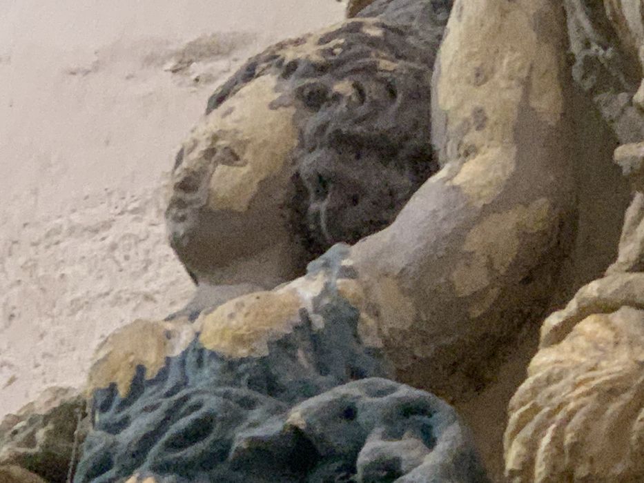 socle aux armes des Montmorency, détail