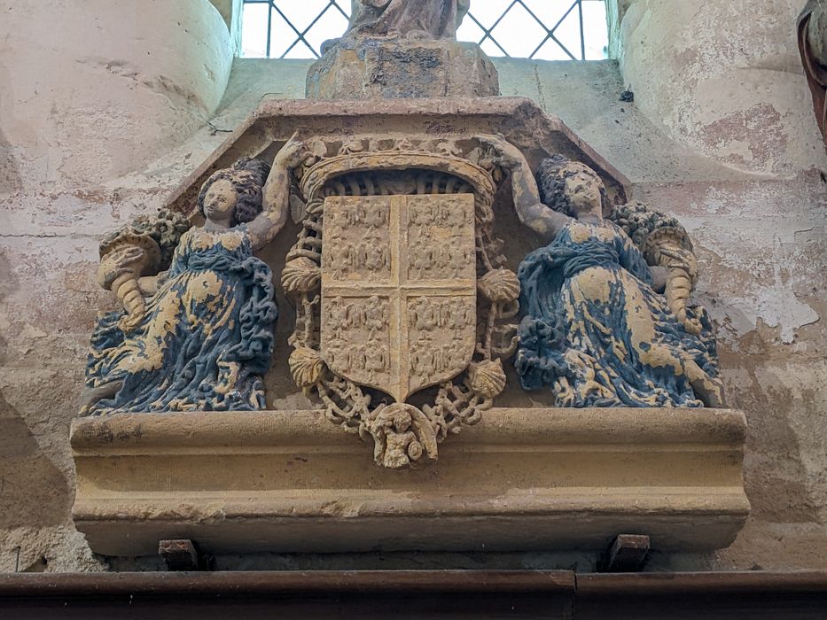socle aux armes des Montmorency