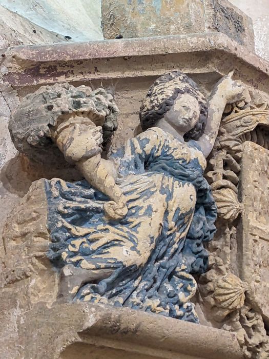 socle aux armes des Montmorency, détail