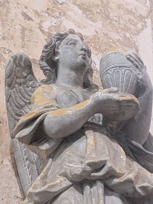 statue : ange, vue partielle