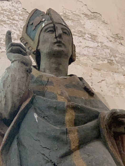 statue : saint Nicolas, vue partielle