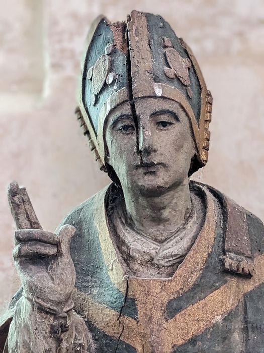 statue : saint Nicolas, vue partielle