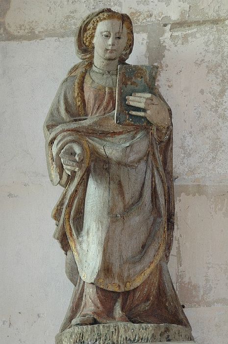 statue : sainte tenant un livre