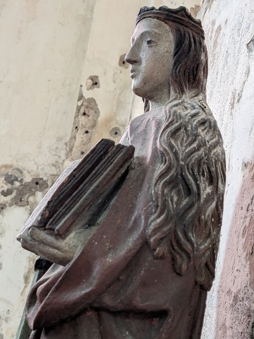 statue : sainte Catherine d'Alexandrie, vue partielle