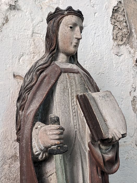 statue : sainte Catherine d'Alexandrie, vue partielle