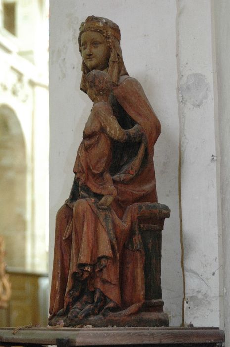 statue : Vierge à l'Enfant assise