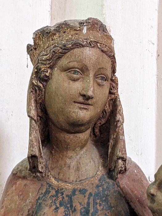 statue : Vierge à l'Enfant assise, détail