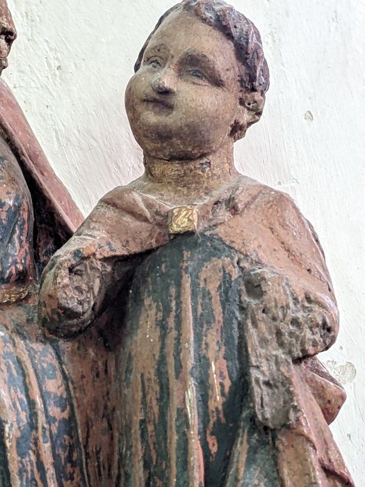 statue : Vierge à l'Enfant assise, détail