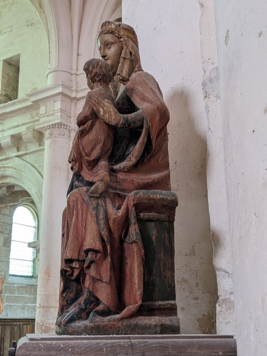 statue : Vierge à l'Enfant assise