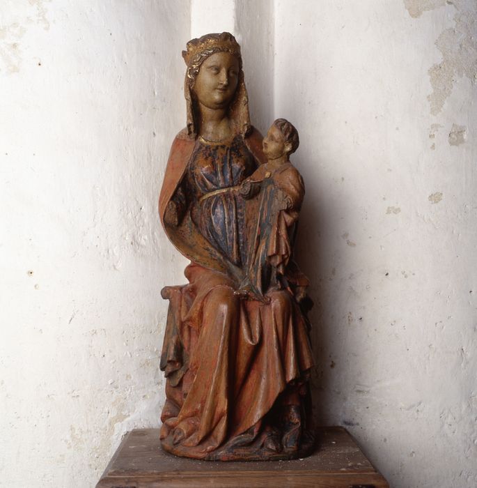 statue : Vierge à l'Enfant assise