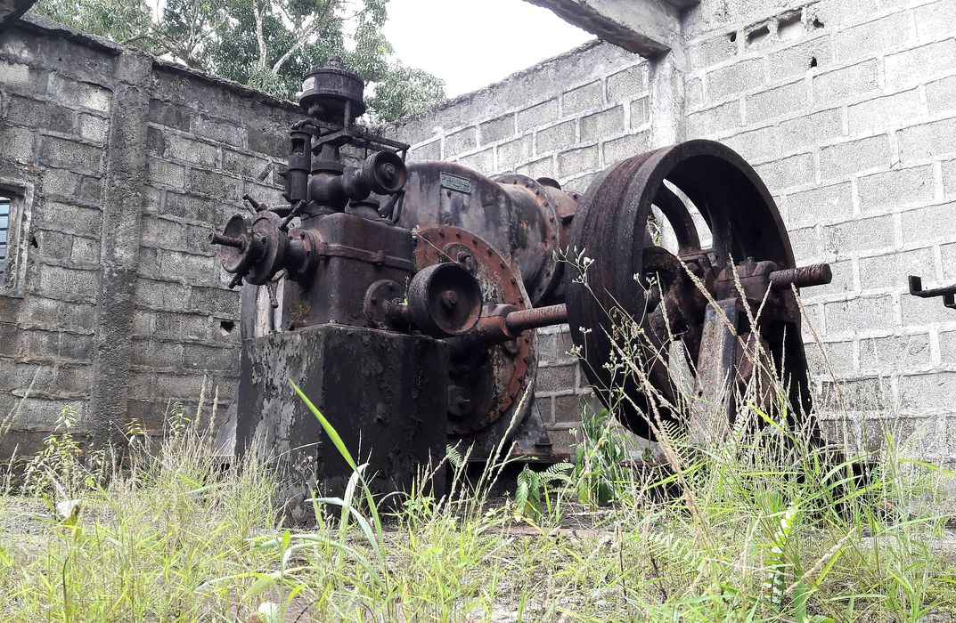 Turbine hydraulique. Vue générale depuis l’entrée dans la pièce.