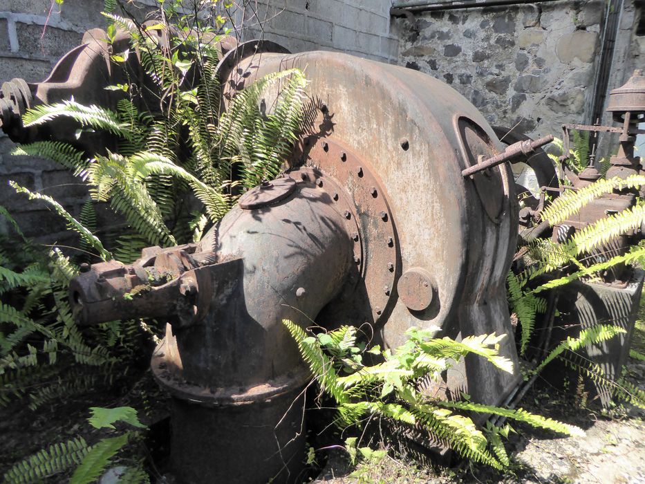 Turbine hydraulique. Vue de 3/4 gauche.