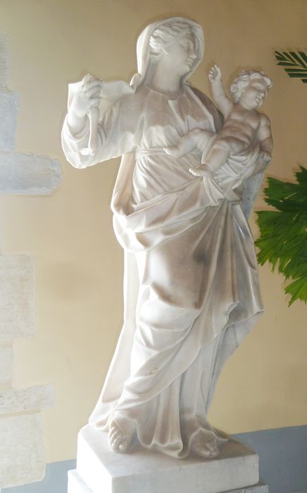 Statue de la Vierge à l’Enfant : vue générale.