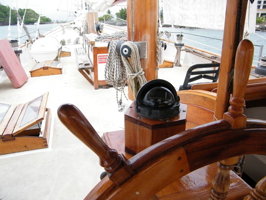 Bateau Le Toumelin, pont depuis la barre.