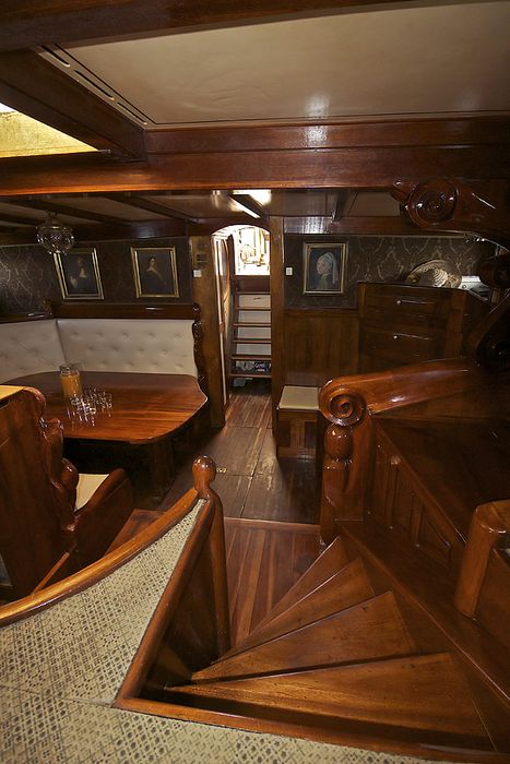 Bateau Le Toumelin. Carré, « rochelle ».