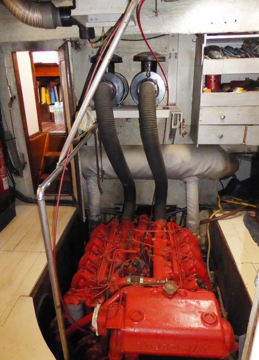 Bateau Le Toumelin. Compartiment moteur, Générateur : moteur IVECO, version bateau de pêche 280 CV.