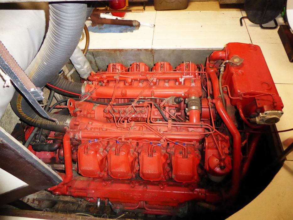 Bateau Le Toumelin. Générateur : moteur IVECO, version bateau de pêche 280 CV.